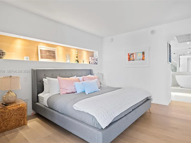 2301 Collins Ave #624 — Photo 6