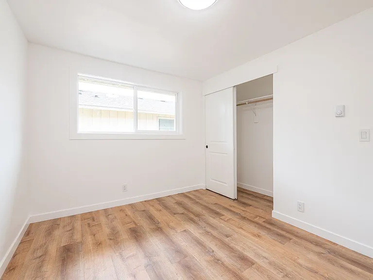 272-288 S Knott St — Photo 10