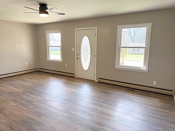 5th image of 105 Evergreen Dr