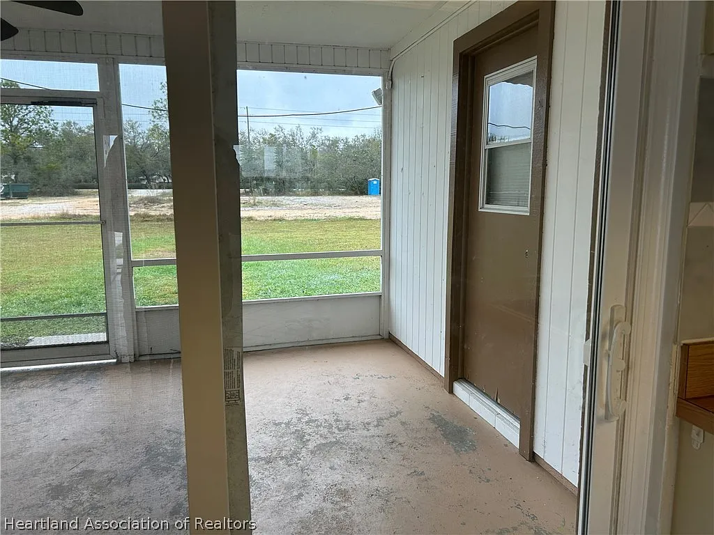 2 bed, 1.0 bath, 1560 sqft, $1,100 — Photo 4