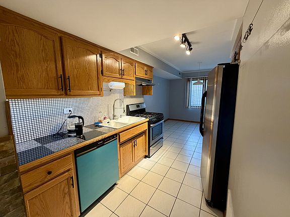 5th image of 5632 S Narragansett Ave #101
