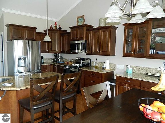 3rd image of 3003 Castle Ln S