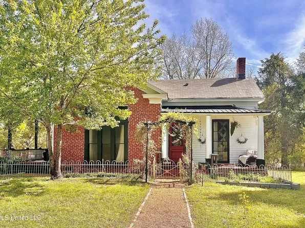 435 E College Ave, Holly Springs, MS 38635