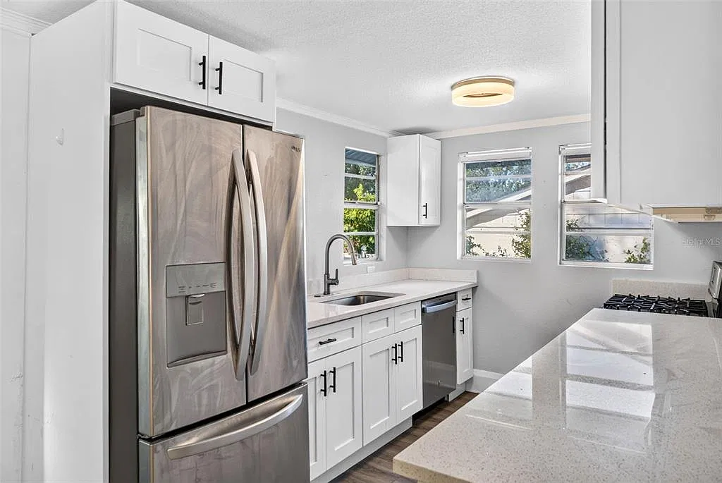 3 bed, 2.0 bath, 1244 sqft, $2,895 — Photo 3