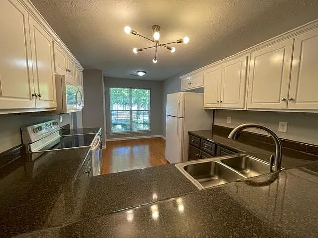 181 Kendallwood Ct — Photo 8