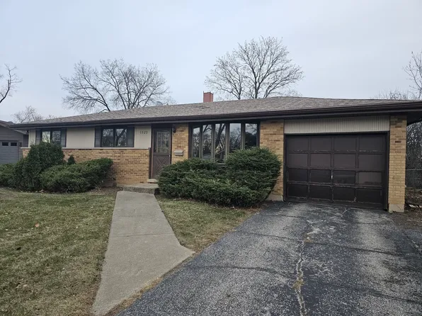 1523 N Fernandez Pl, Arlington Heights, IL 60004