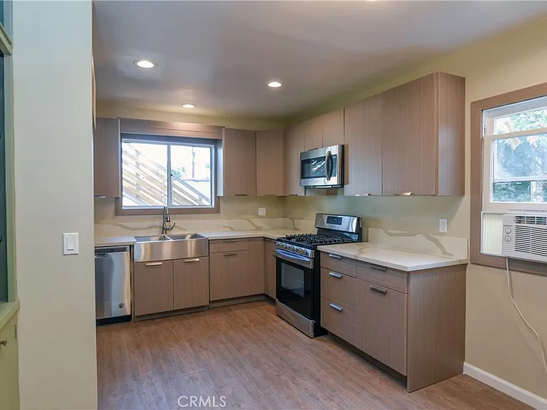 226 S Rexford Dr — Photo 12