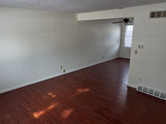 3rd image of 702 W South St