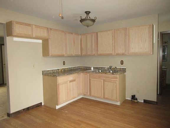2nd image of 209 Wilshire Blvd