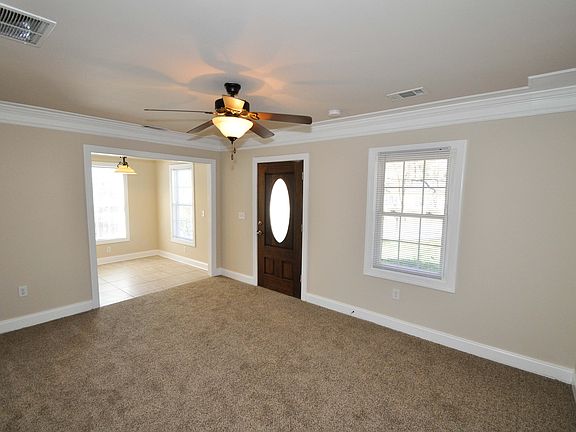 3rd image of 119 Jackson Cir
