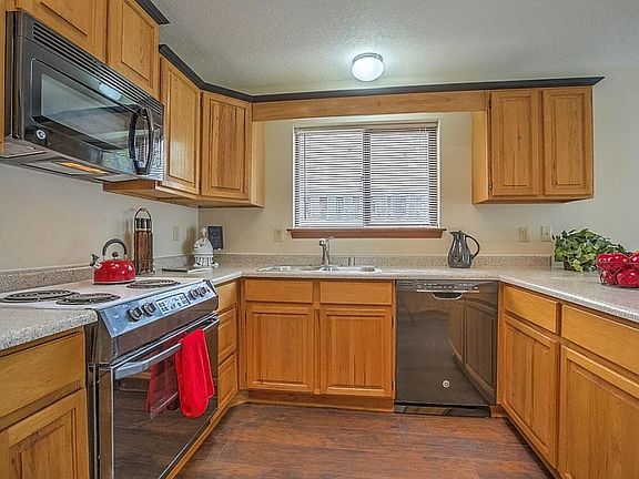 5th image of 7517 Thornwood Dr NW