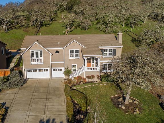 2nd image of 858 Bridle Ridge Drive