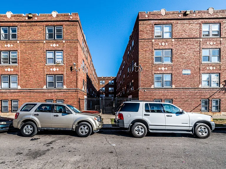 4814-4820 W Monroe St — Photo 14