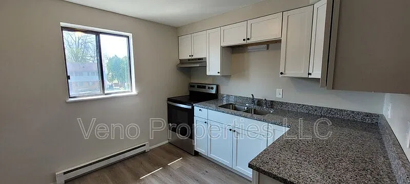 40 McIntyre St — Photo 3