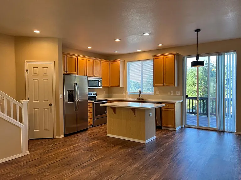 20460 Noble Ln — Photo 4