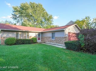1061 Emerald Dr, Aurora, IL 60506