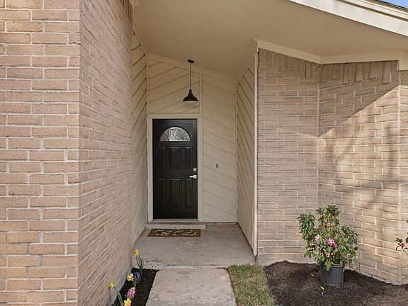 3rd image of 10110 Appleridge Dr