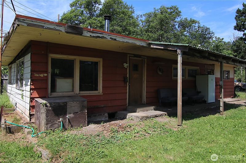 3rd image of 2095 Postal Avenue