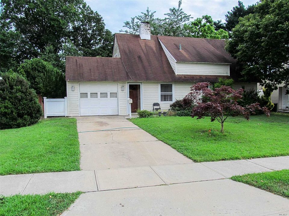 1st image of 11 Polo Ln