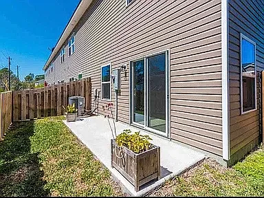 142 Moultrie Village Ln — Photo 3