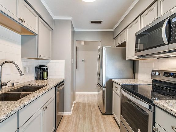 3rd image of 516 Southlake Dr