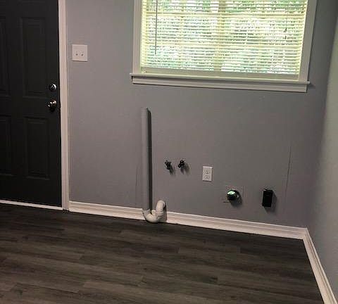 Washer/Dryer Hookups