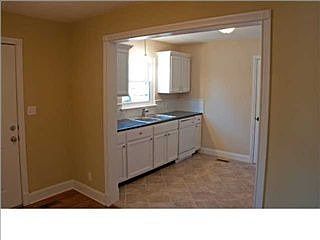 3rd image of 404 N Lovell Ave