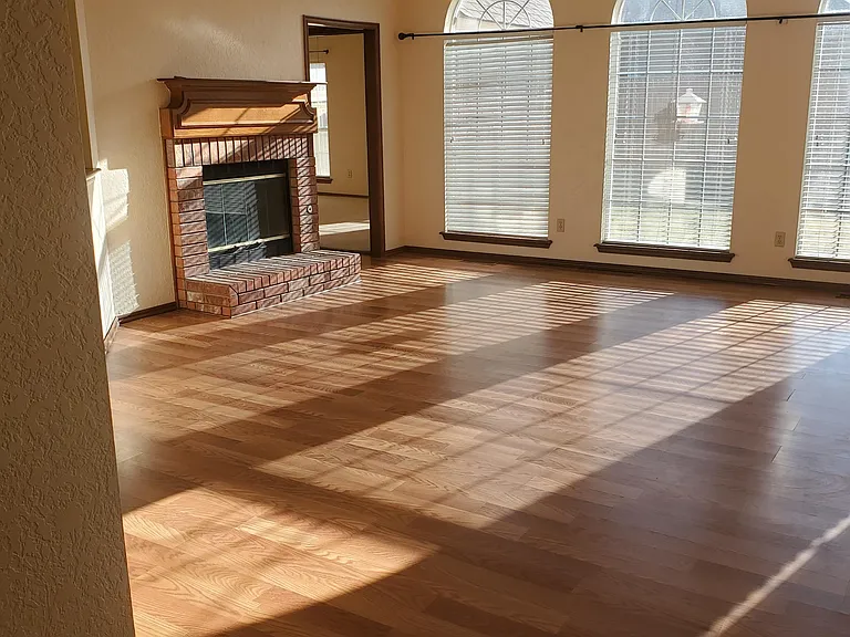 1512 Louis Scott St — Photo 2