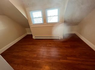 65 Rose St, Freeport, NY 11520