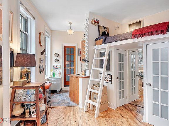 3rd image of 1 Sheridan Sq APT 1