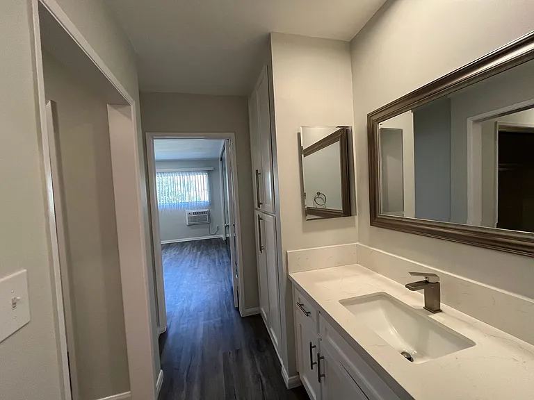 1635 North Martel Avenue — Photo 19