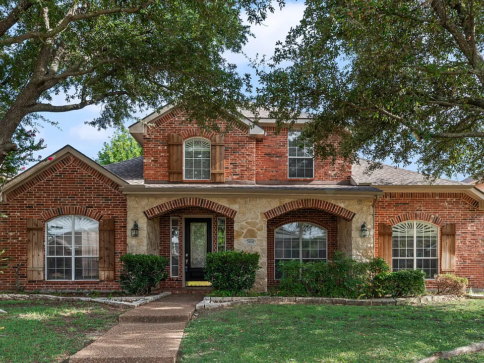 3104 Angus Dr