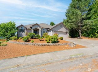 642 E Pioneer Loop, La Center, WA