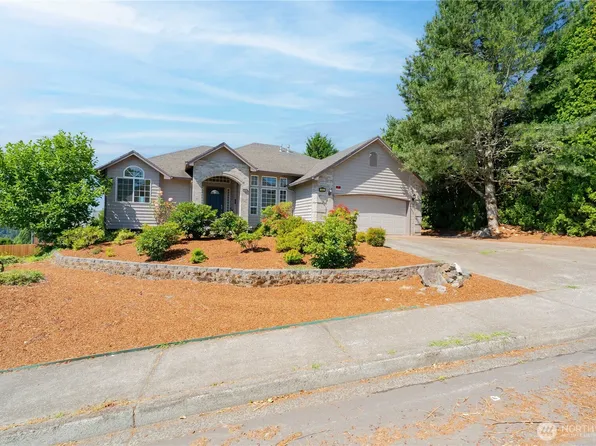 642 E Pioneer Loop, La Center, WA 98629