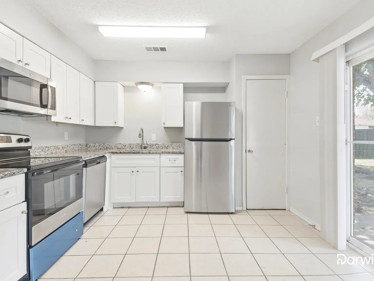 3 bed, 1.5 bath, 999 sqft, $1,985 — Photo 3
