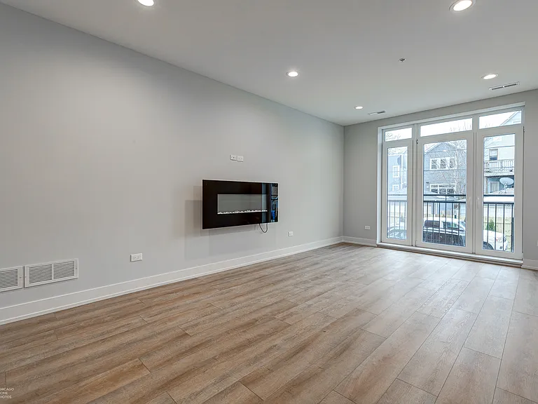 2813 W Belmont Ave #311 — Photo 7