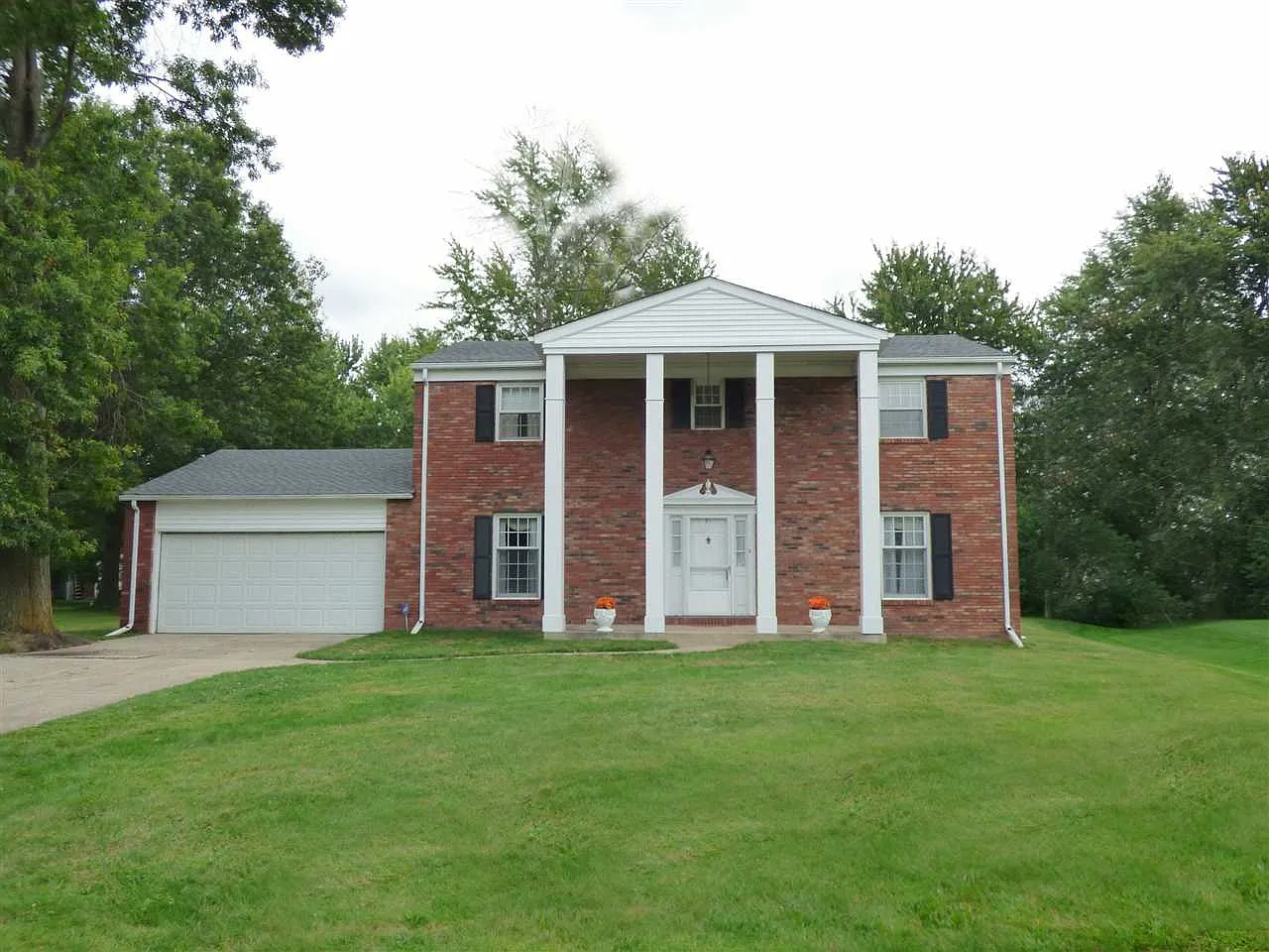 1388 Berkshire Dr photo 1