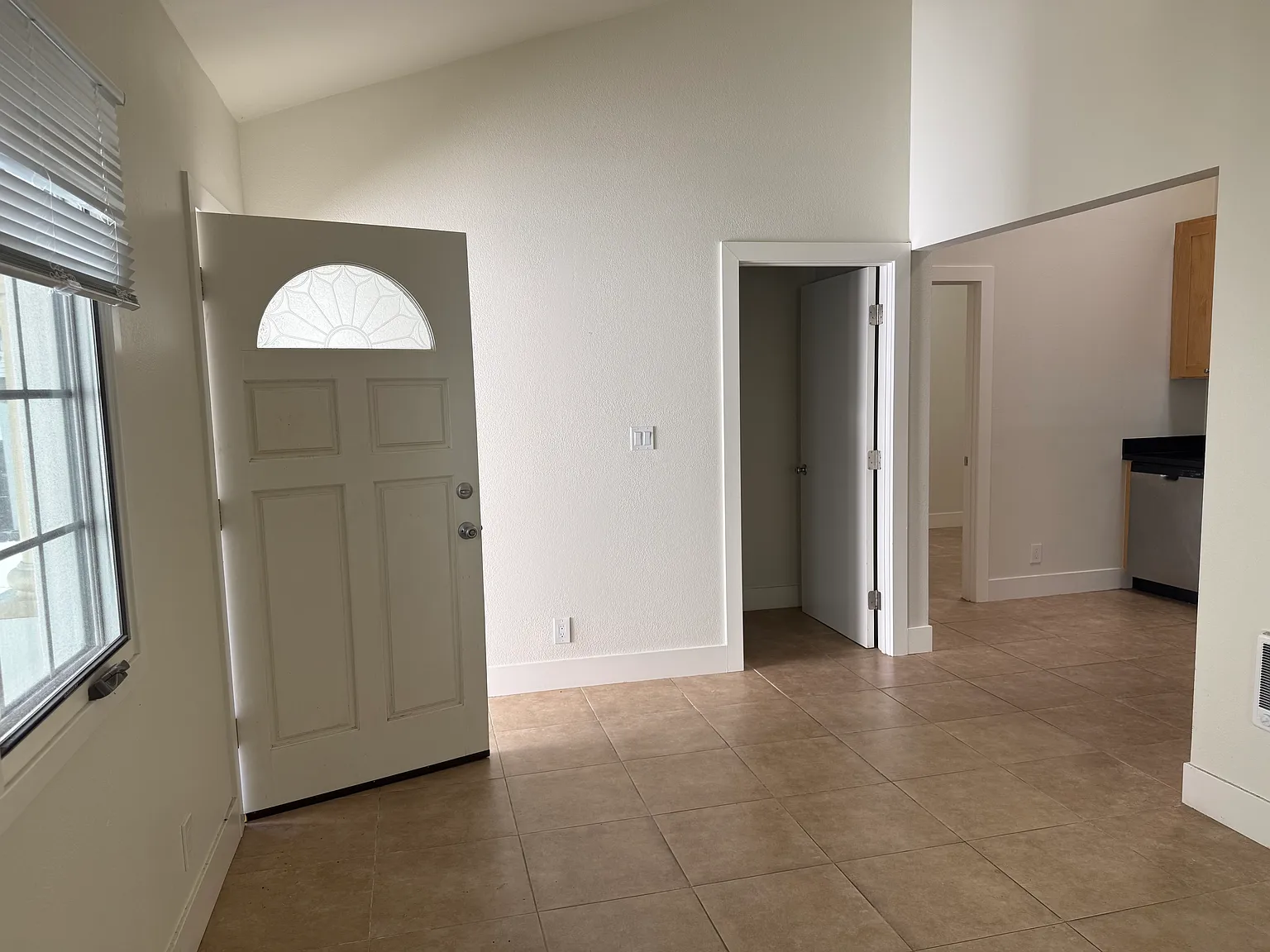 1168 College Ave — Photo 2