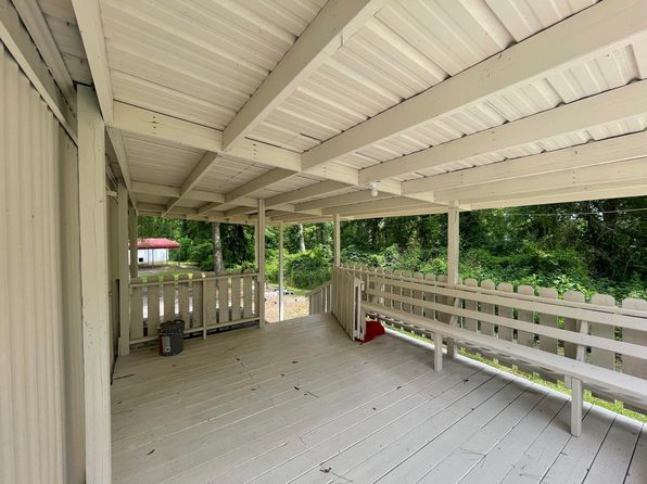 208 & 208B Cedar St, Mize, MS 39116