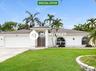 608 SE Santa Barbara Pl, Cape Coral, FL 33990