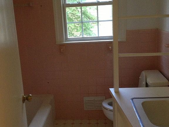 5th image of 1605 Beaumont Dr