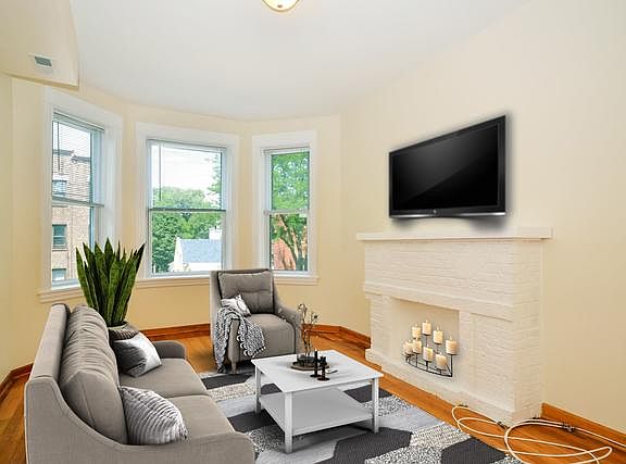5th image of 1315 W Foster Ave APT 2