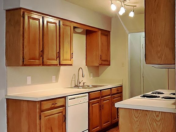 4th image of 1114 Landsdale Ln