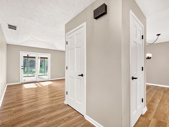 4th image of 536 Beech Ln