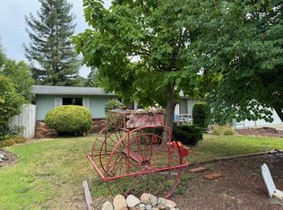 1519 NW Lawnridge Ave, Grants Pass, OR 97526