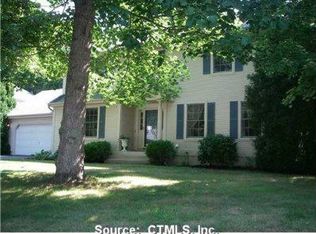 60 Payer Ln, Mystic, CT 06355