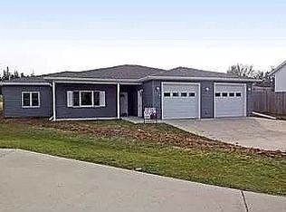 110 Court St, Victor, IA 52347