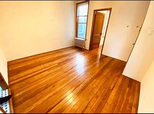 30-20 43rd St #2R, Astoria, NY 11103