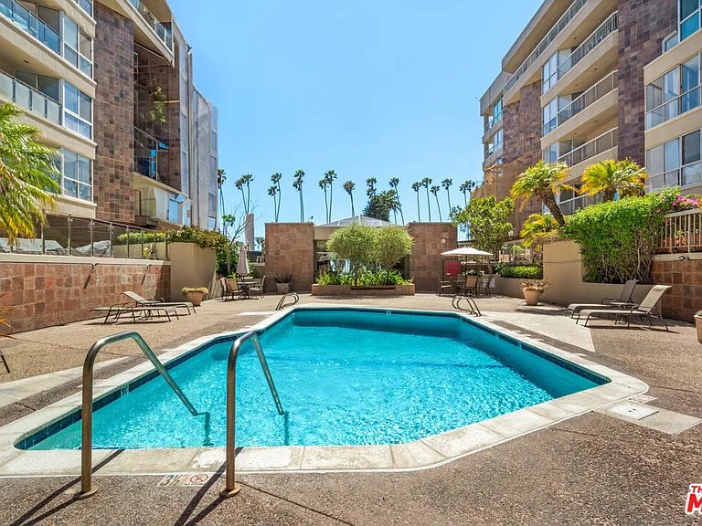 515 Ocean Ave #402S — Photo 48