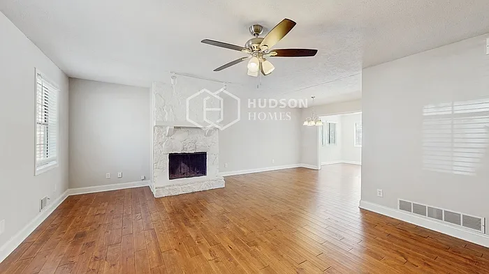 311 Wiley Ct SW — Photo 3